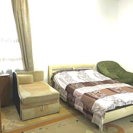Квартира Між Вокзалом І Центром Lviv Eksteriør billede