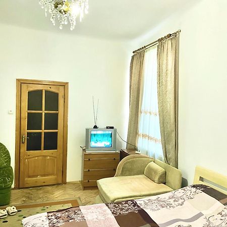 Квартира Між Вокзалом І Центром Lviv Eksteriør billede