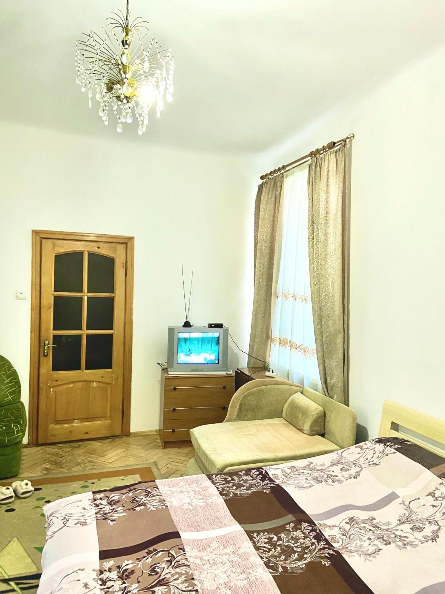Квартира Між Вокзалом І Центром Lviv Eksteriør billede